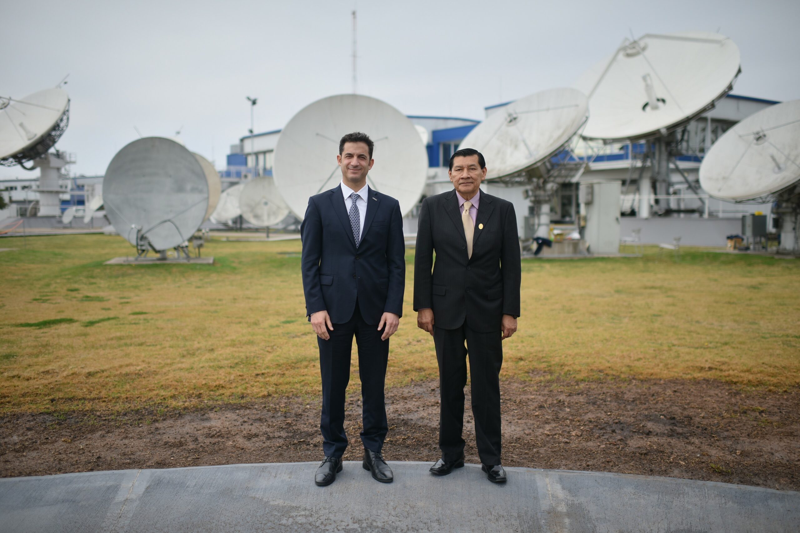 Matías Tombolini recibió al Ministro de Transporte y Comunicación del Perú en la Estación Terrena